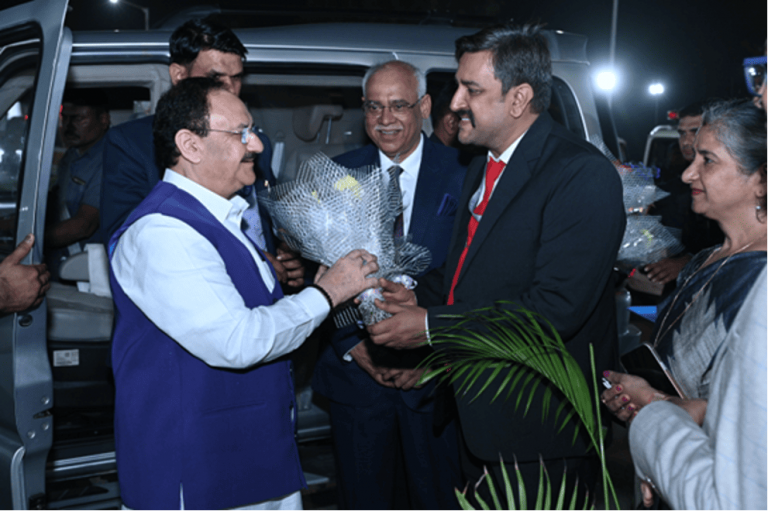 Mr. Avdhesh Nautiyal, Registrar welcoming Hon'ble Union Minister
