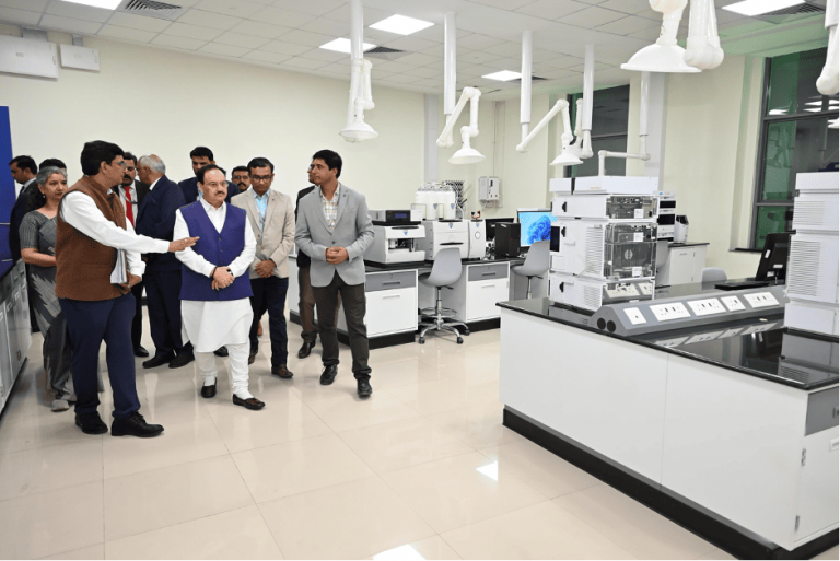 Faculty members accompanying Hon'ble Union Minister