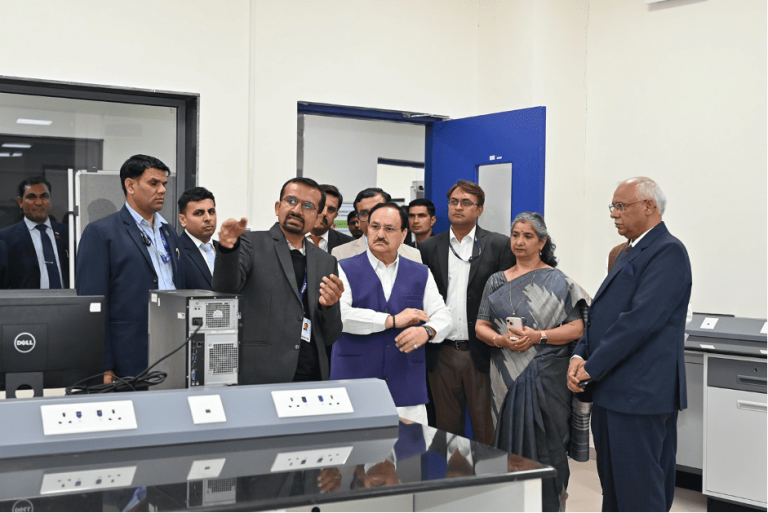 Dr Ravi showing his work to Hon'ble Union Minister