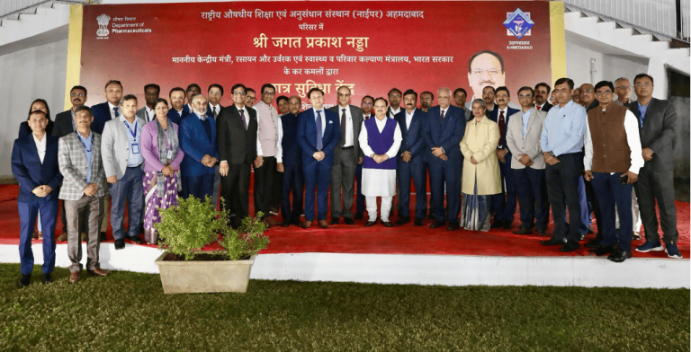 Group Photo with Hon'ble Union Minister