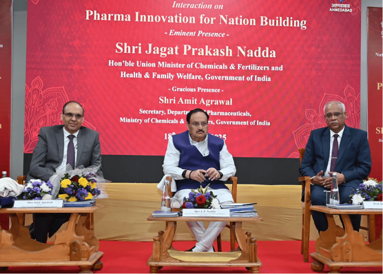 Hon'ble Union Minister on the stage with Prof Saraf and Secretary DoP